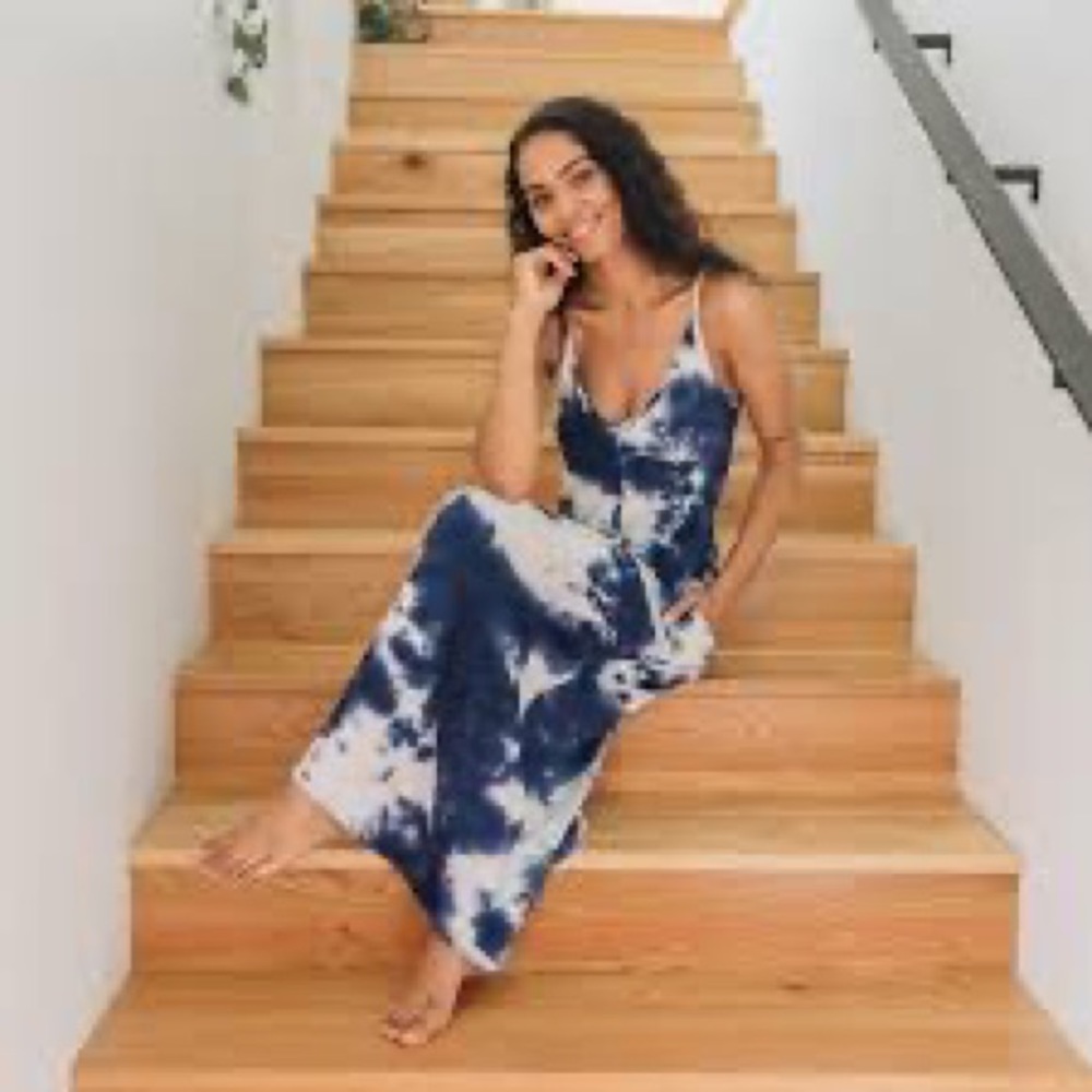 Final Touch gorgeous tie dye stretchy dress from luxury boutique in Laguna - Picture 2 of 14